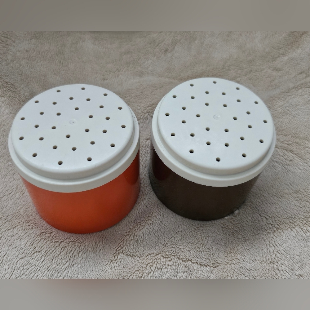 Vintage 70's Tupperware Stackable Spice Shakers. 1 Orange & 1 Brown.